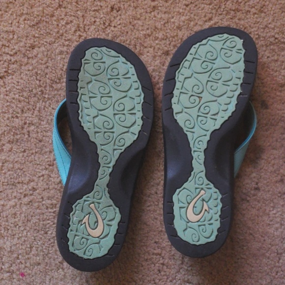 Olukai sandals - Picture 2 of 2